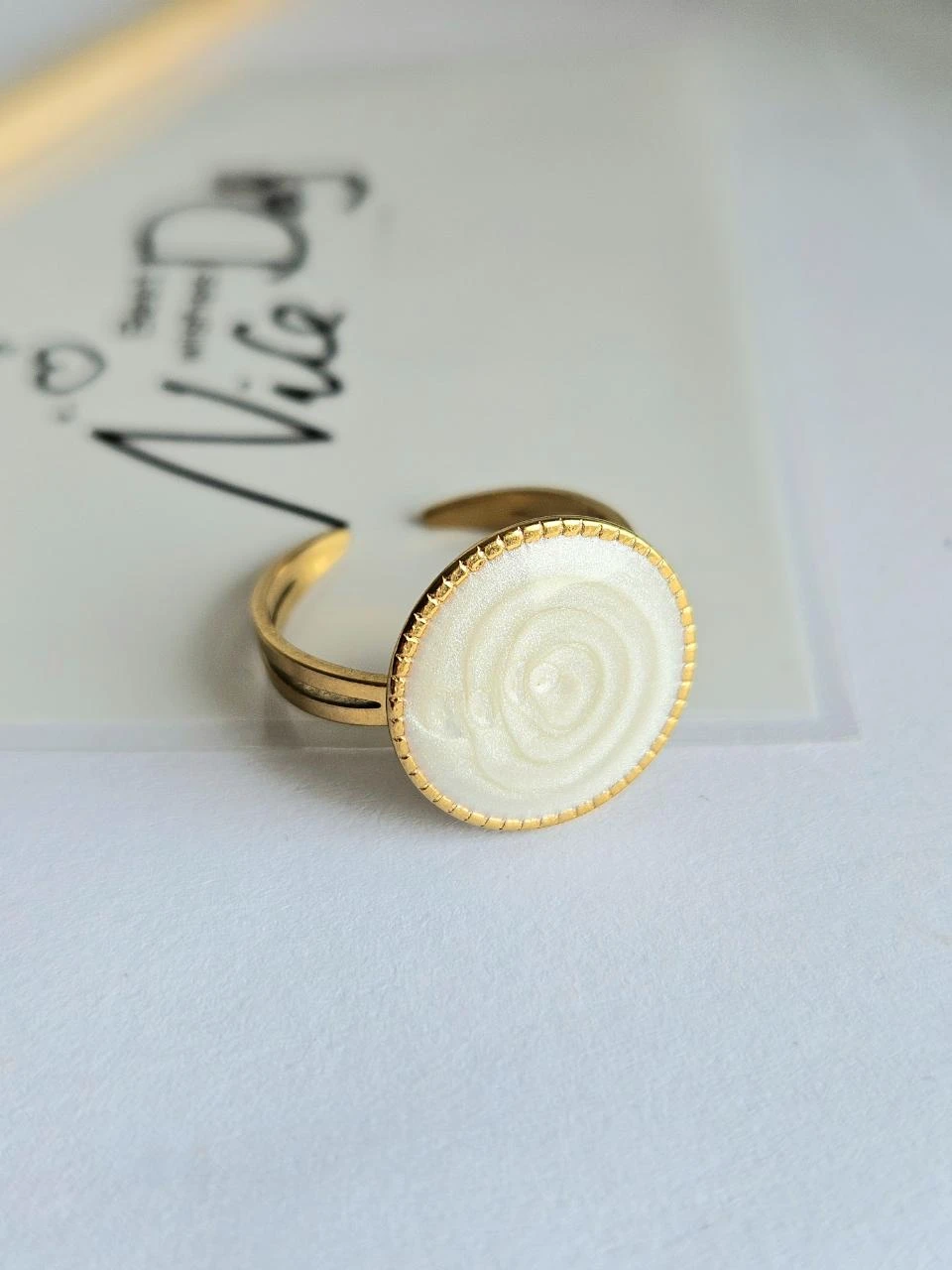 Bague en acier inoxydable tendance blanc nacré – photo 2